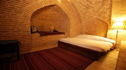  هتل کاروانسرای عباسی کوه پا نایین